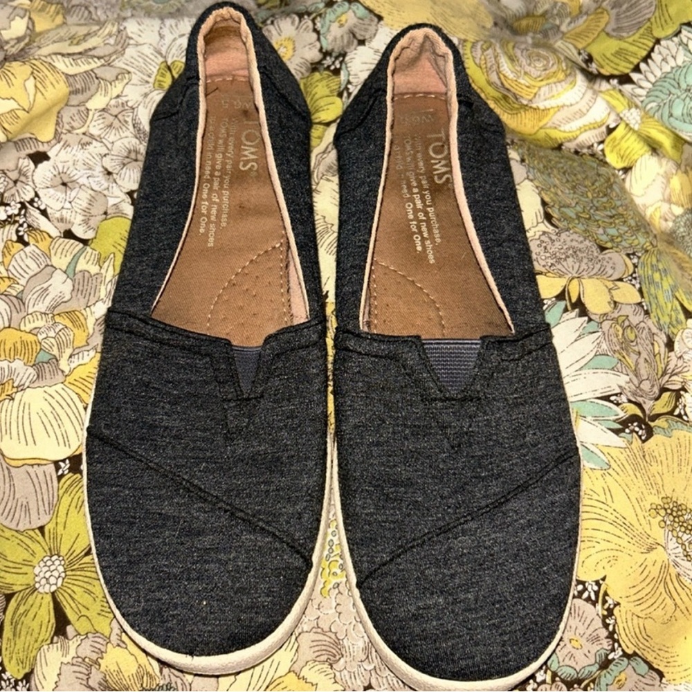 Gray Toms cupsole alpargata slip on sneaker— size 6.5